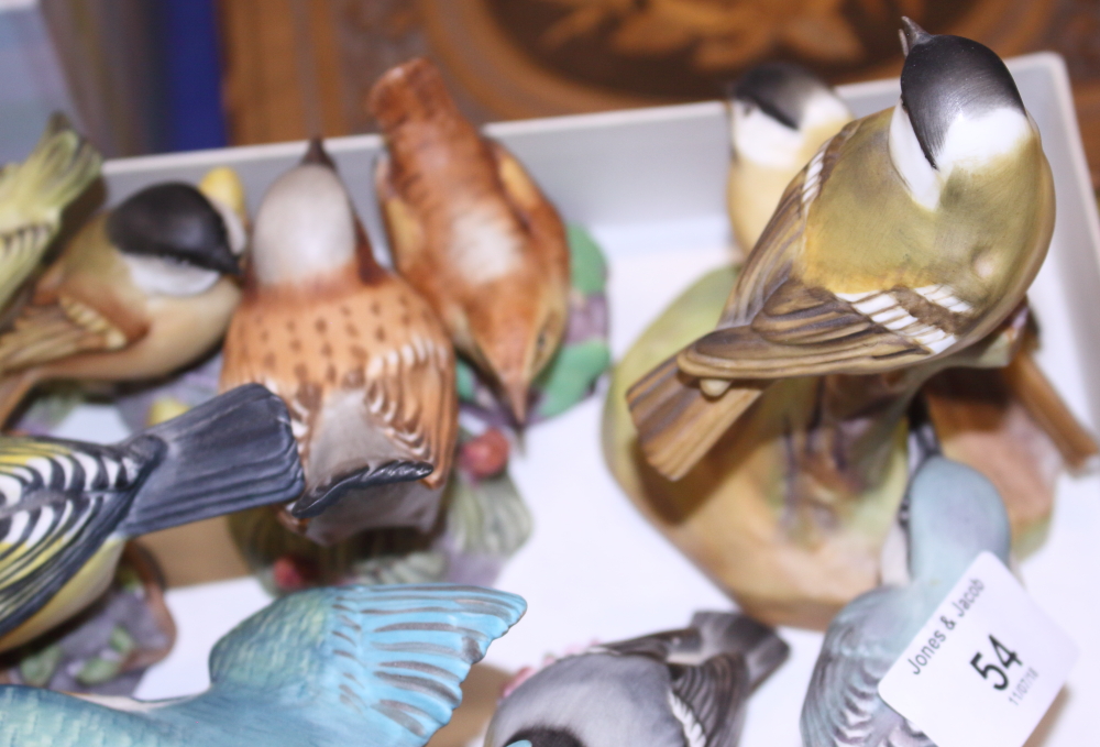 A collection of Worcester porcelain birds, nineteen approx (a/f) - Image 3 of 4