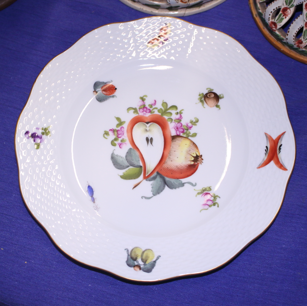 A set of five Herend fruit decorated dessert plates, 80" dia, and five similar Continental dessert - Image 7 of 9