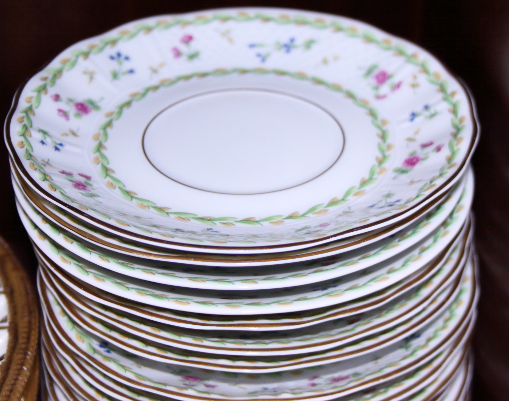 A pair of Angouleme sprig decorated dessert plates, two gilt decorated pie dishes, two octagonal - Image 3 of 5