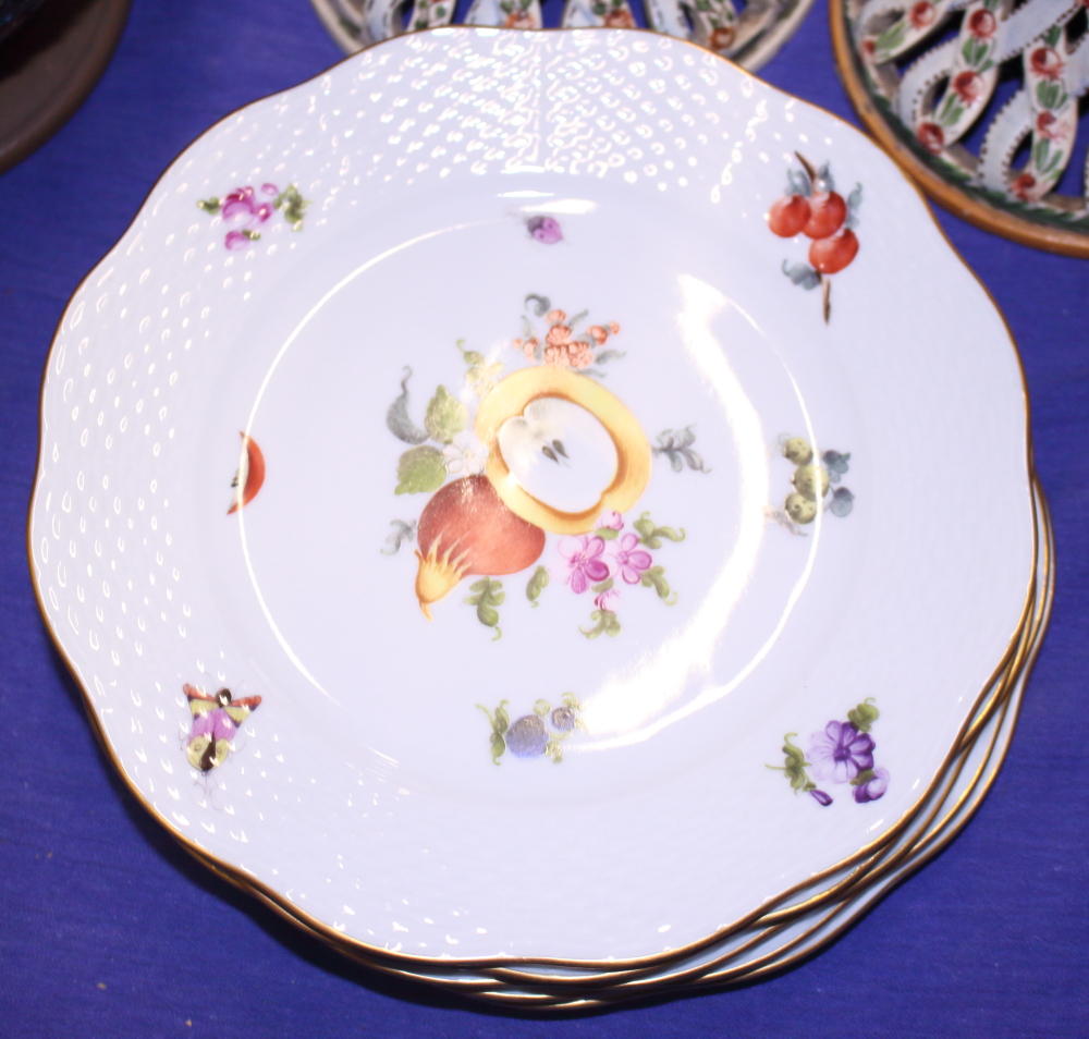 A set of five Herend fruit decorated dessert plates, 80" dia, and five similar Continental dessert - Image 2 of 9