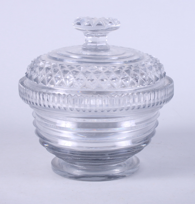 An Irish early 19th century cut glass bowl and cover, 7" high