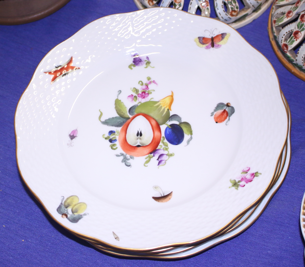 A set of five Herend fruit decorated dessert plates, 80" dia, and five similar Continental dessert - Image 4 of 9