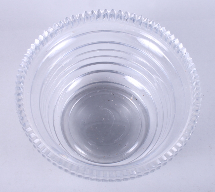 An Irish early 19th century cut glass bowl and cover, 7" high - Image 2 of 4