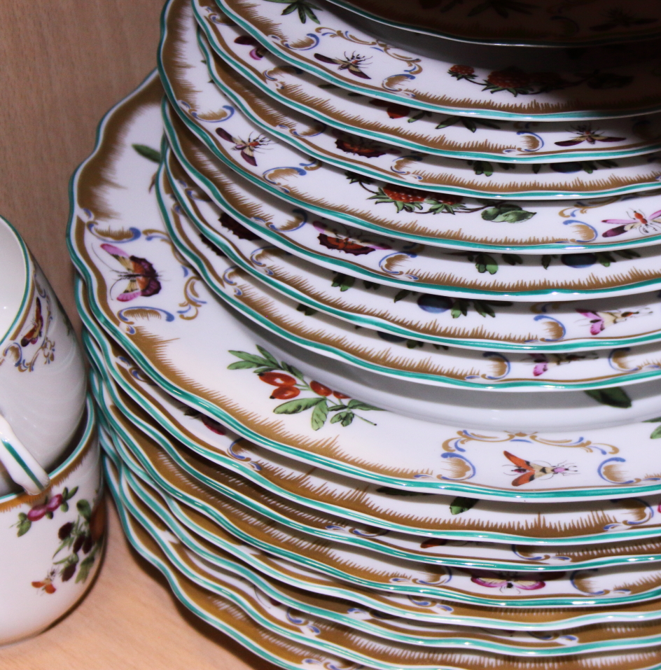 A Williamsburg "Duke of Gloucester" part dinner service and a Richard Ginori porcelain bowl - Image 5 of 5