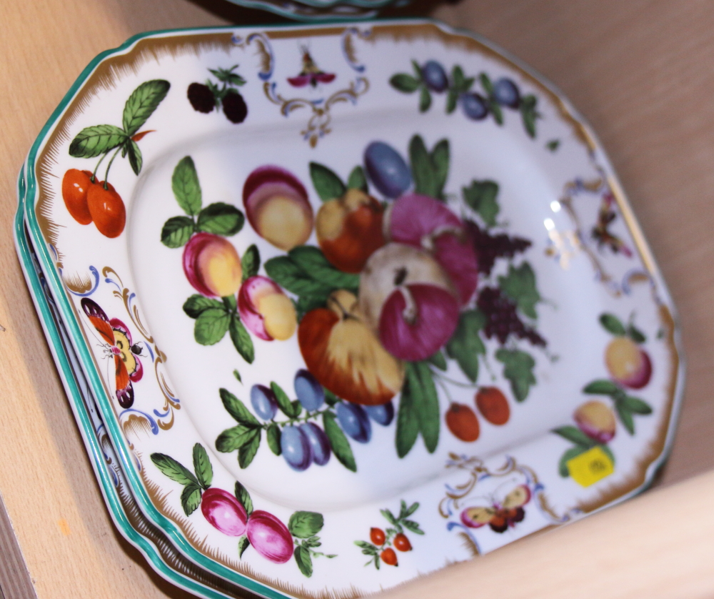 A Williamsburg "Duke of Gloucester" part dinner service and a Richard Ginori porcelain bowl - Image 2 of 5