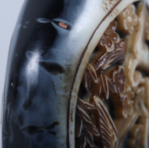 An early 20th century Chinese grey horn snuff bottle (stopper missing), incised carving with - Image 9 of 9