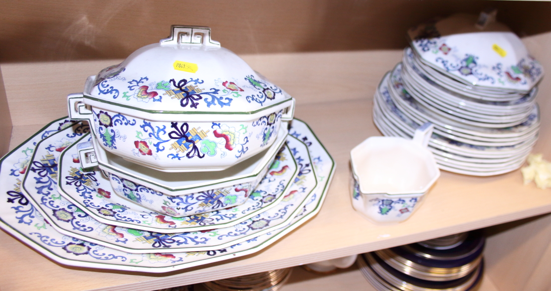 A Royal Doulton "Nanking" pattern part dinner service