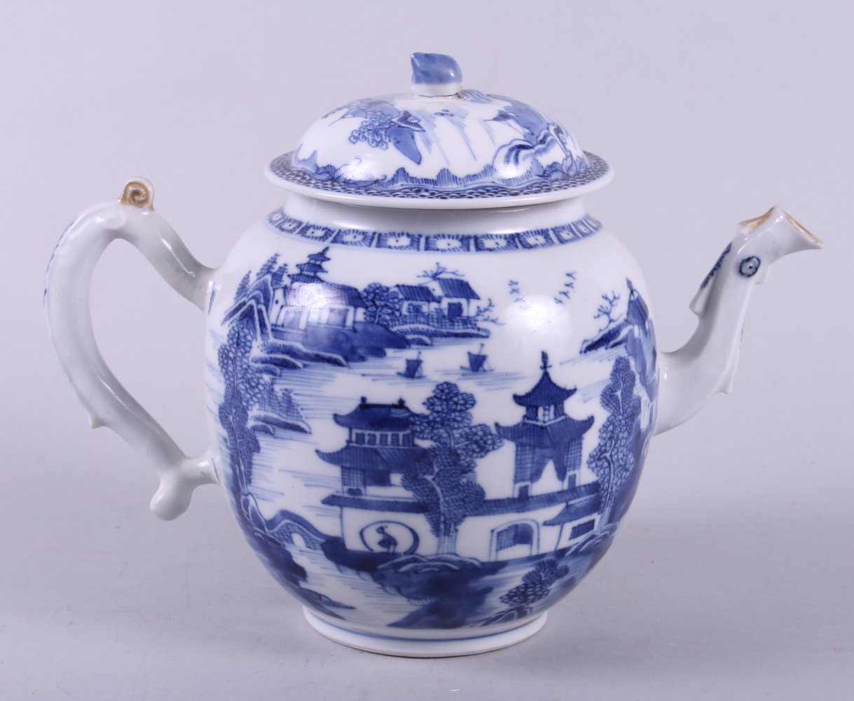 An early 20th century Chinese exportware blue and white porcelain "Willow" pattern porcelain tea - Image 2 of 3