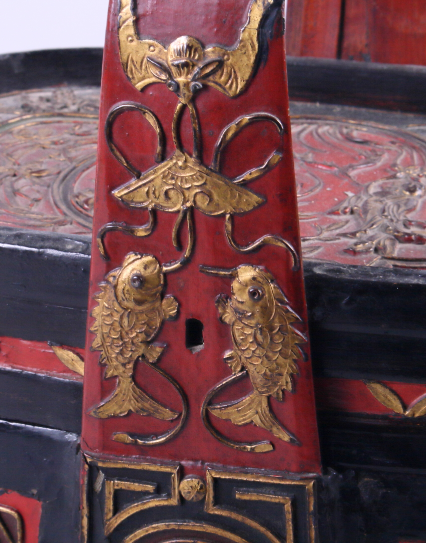 A Chinese lacquered wedding basket with applied figure and floral decoration, 12 1/2" long - Image 3 of 6