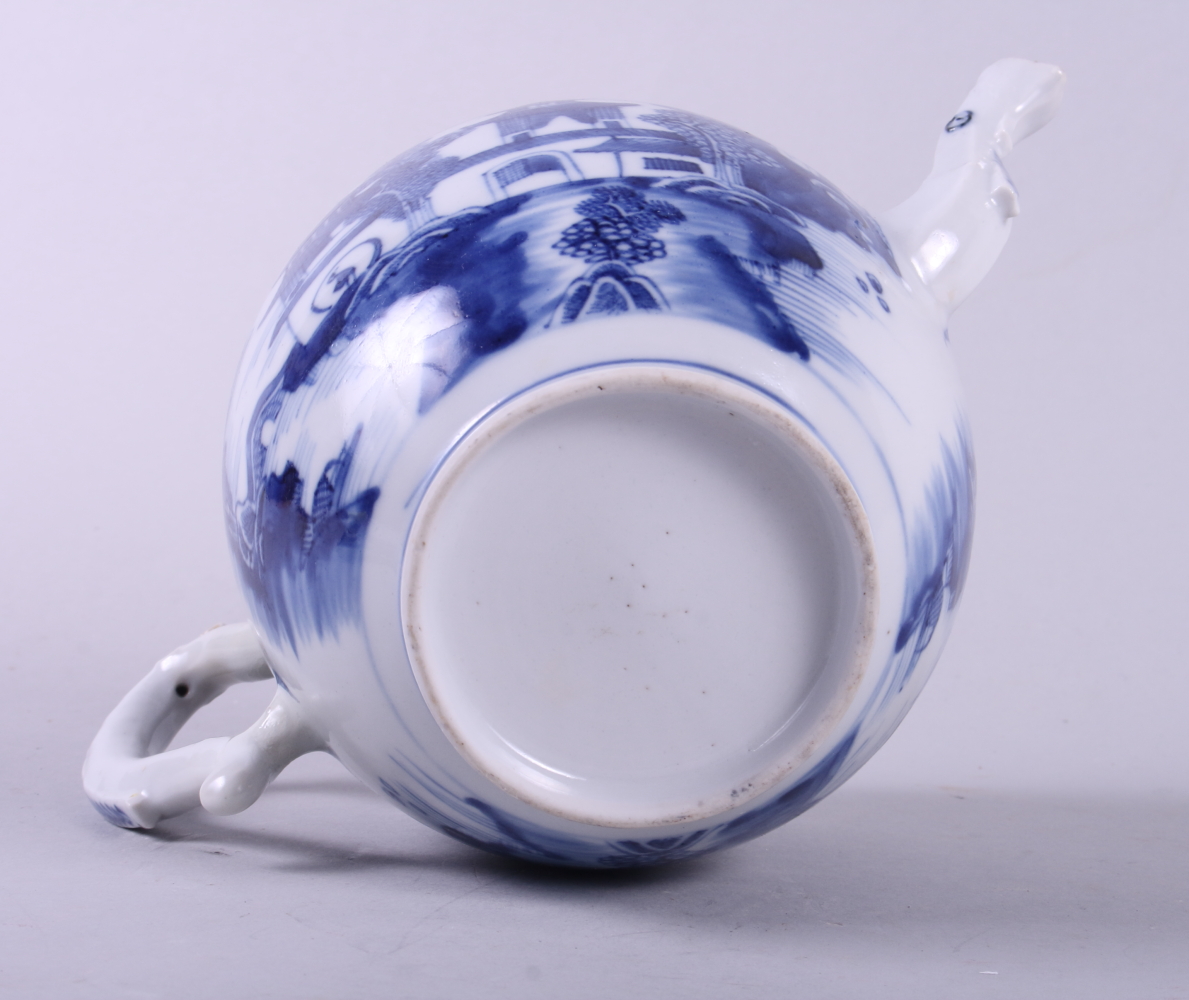 An early 20th century Chinese exportware blue and white porcelain "Willow" pattern porcelain tea - Image 3 of 3