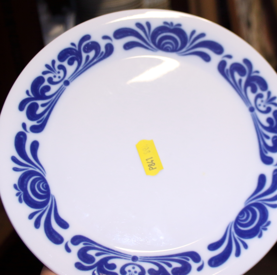 A Vista "Algere" pattern blue and white part dinner service - Image 2 of 3