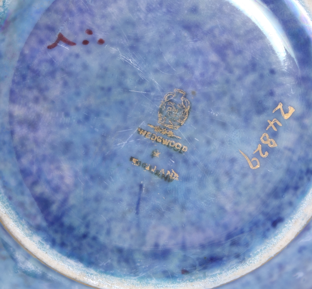 A Wedgwood octagonal lustre porcelain bowl, decorated birds and dragons, with Greek key border, gilt - Image 5 of 5