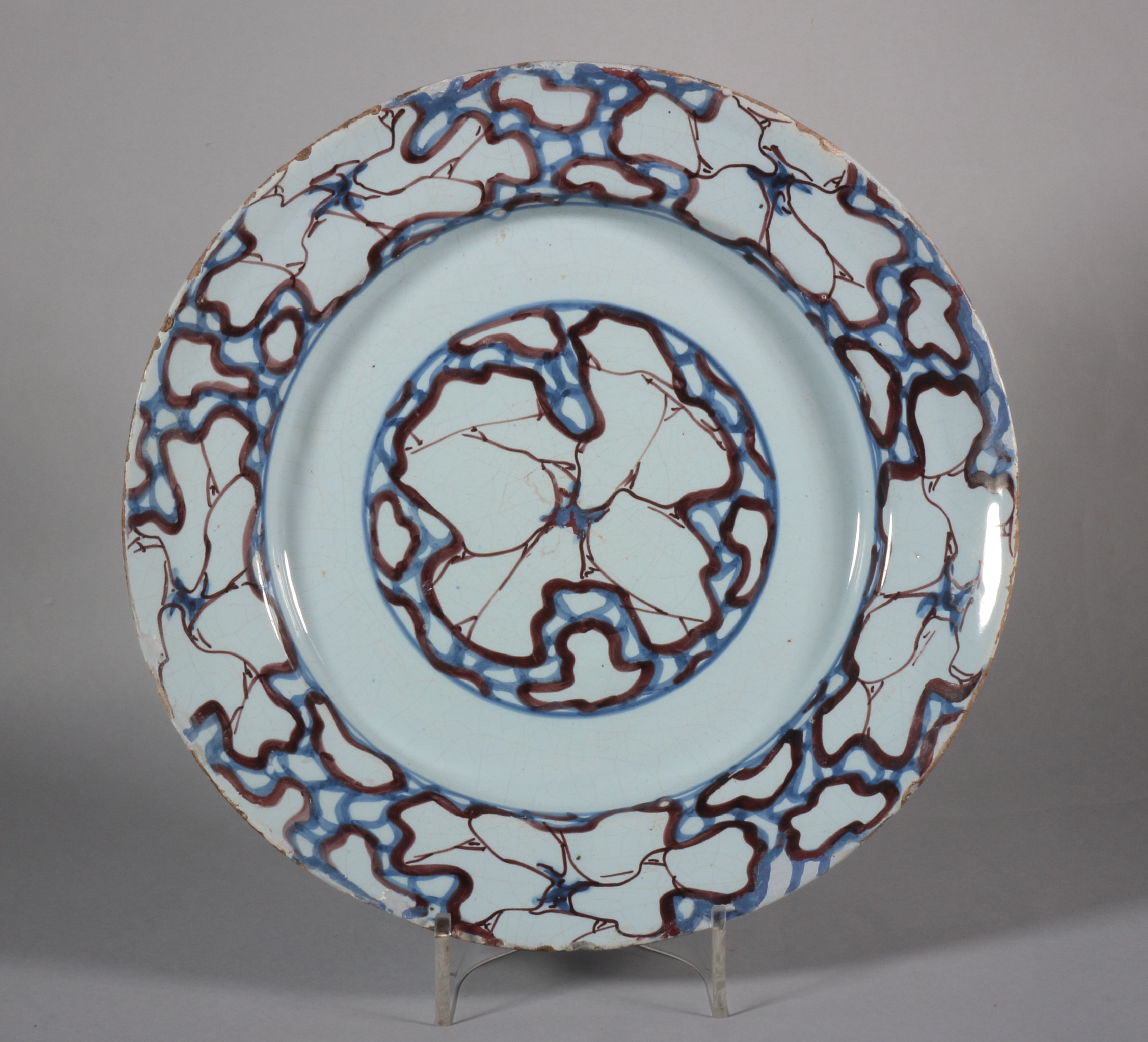 An 18th century London delft charger with cracked ice centre and border decoration, 11 3/4" dia (