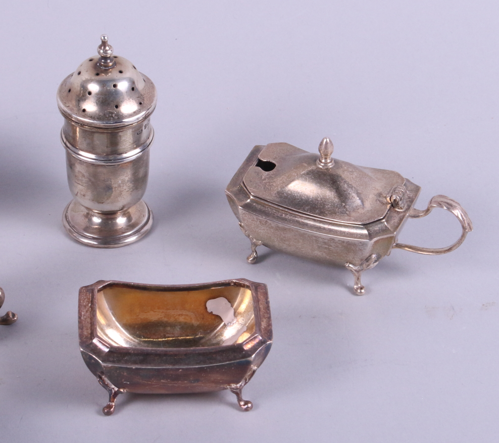 An assortment of part silver cruet sets, including mustards, pepperettes, salts, etc, 13oz troy - Image 4 of 4