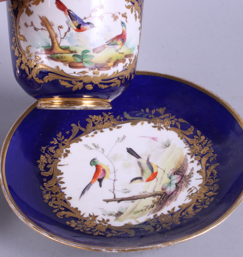 A collection of 18th and 19th century Derby porcelain cabinet cups and saucers, various - Image 10 of 15