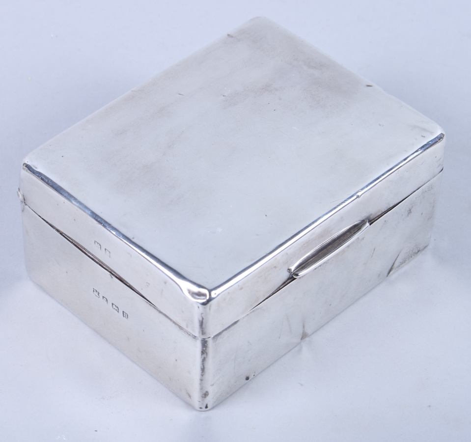 A George V silver mounted cigarette box, 4 1/2" wide