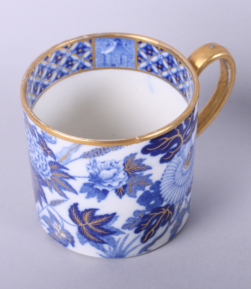 A pair of early 19th century Wedgwood pottery blue and white floral decorated tea cups and saucers - Image 2 of 7