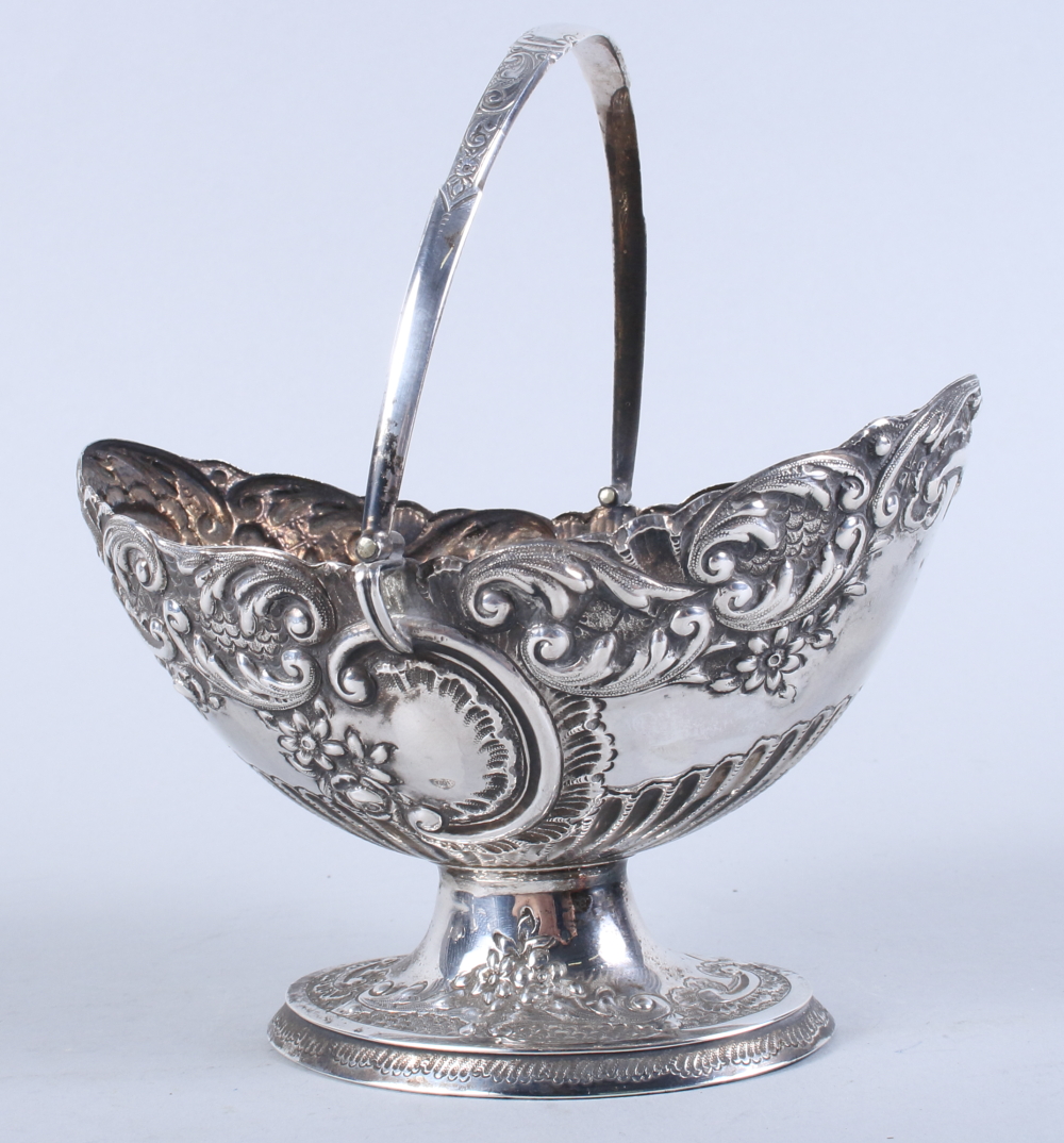 A late Victorian silver bonbon dish with embossed scroll and floral decoration, on oval pedestal - Image 2 of 5