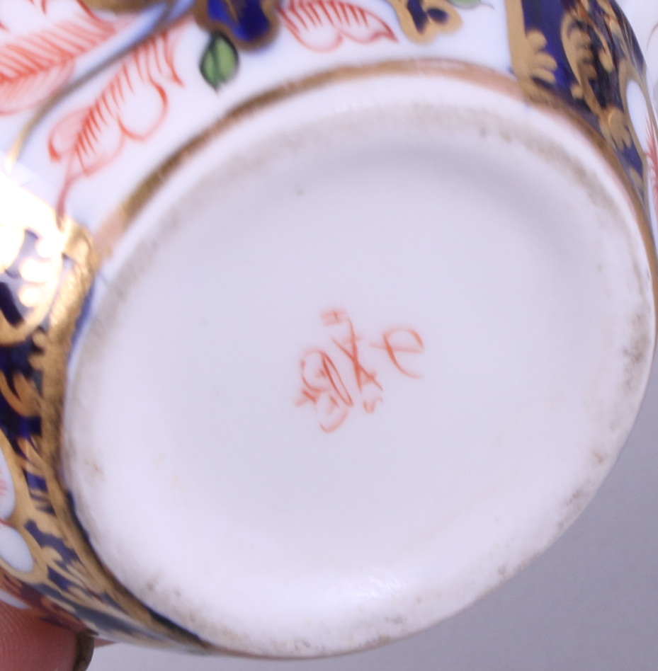 A collection of 18th and 19th century Derby porcelain cabinet cups and saucers, various - Image 14 of 15