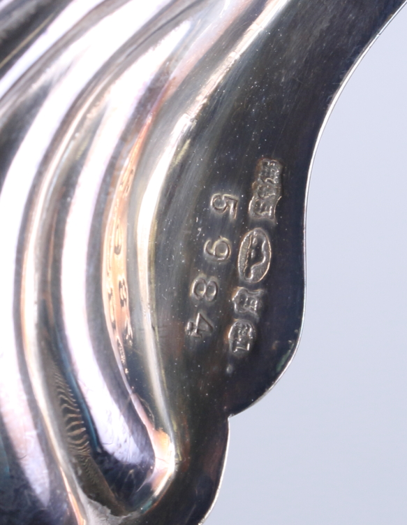 A silver pedestal sweetmeat basket with pierced decoration, a smaller similar bonbon dish and a - Image 3 of 3