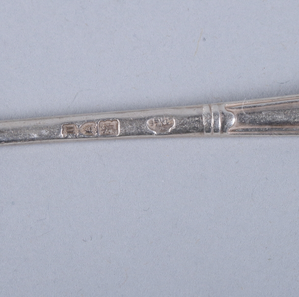 Two sets of four silver teaspoons, each with shell formed bowls, and a silver sugar scoop, 3.8oz - Image 4 of 6