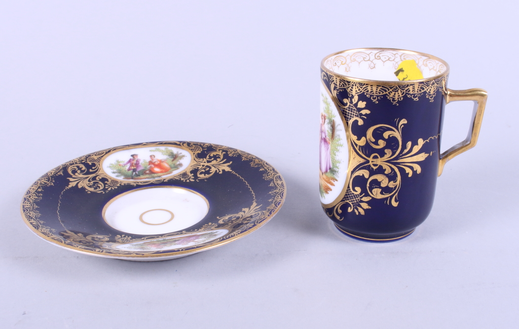 Two Vienna porcelain coffee cans and saucers decorated figures on a blue ground with gilt - Image 13 of 18