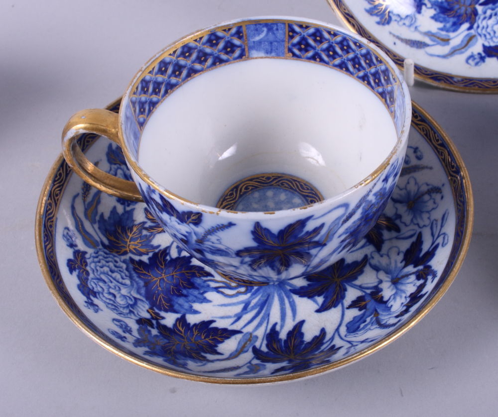 A pair of early 19th century Wedgwood pottery blue and white floral decorated tea cups and saucers - Image 4 of 7