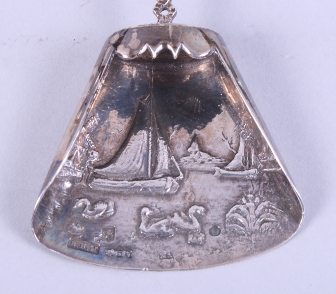 A Dutch silver caddy spoon, decorated boating scenes, import marks Burthold Muller, two miniature - Image 2 of 6