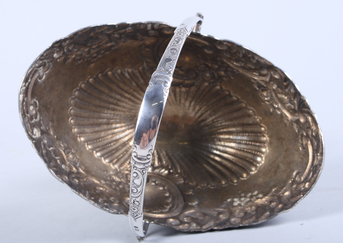 A late Victorian silver bonbon dish with embossed scroll and floral decoration, on oval pedestal - Image 4 of 5