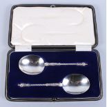 A pair of silver apostle serving spoons, in fitted case, 3.2oz troy approx
