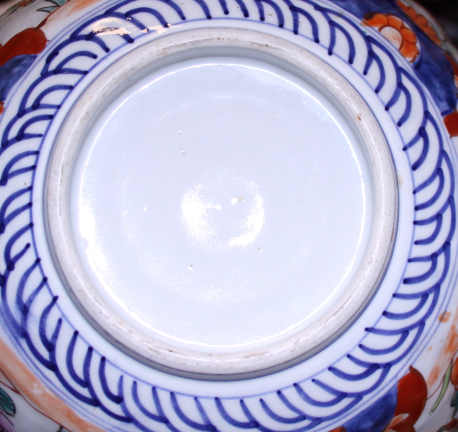 An Imari bowl, 8 1/2" wide, four Imari plates, other decorative plates and two coffee cans - Image 10 of 12