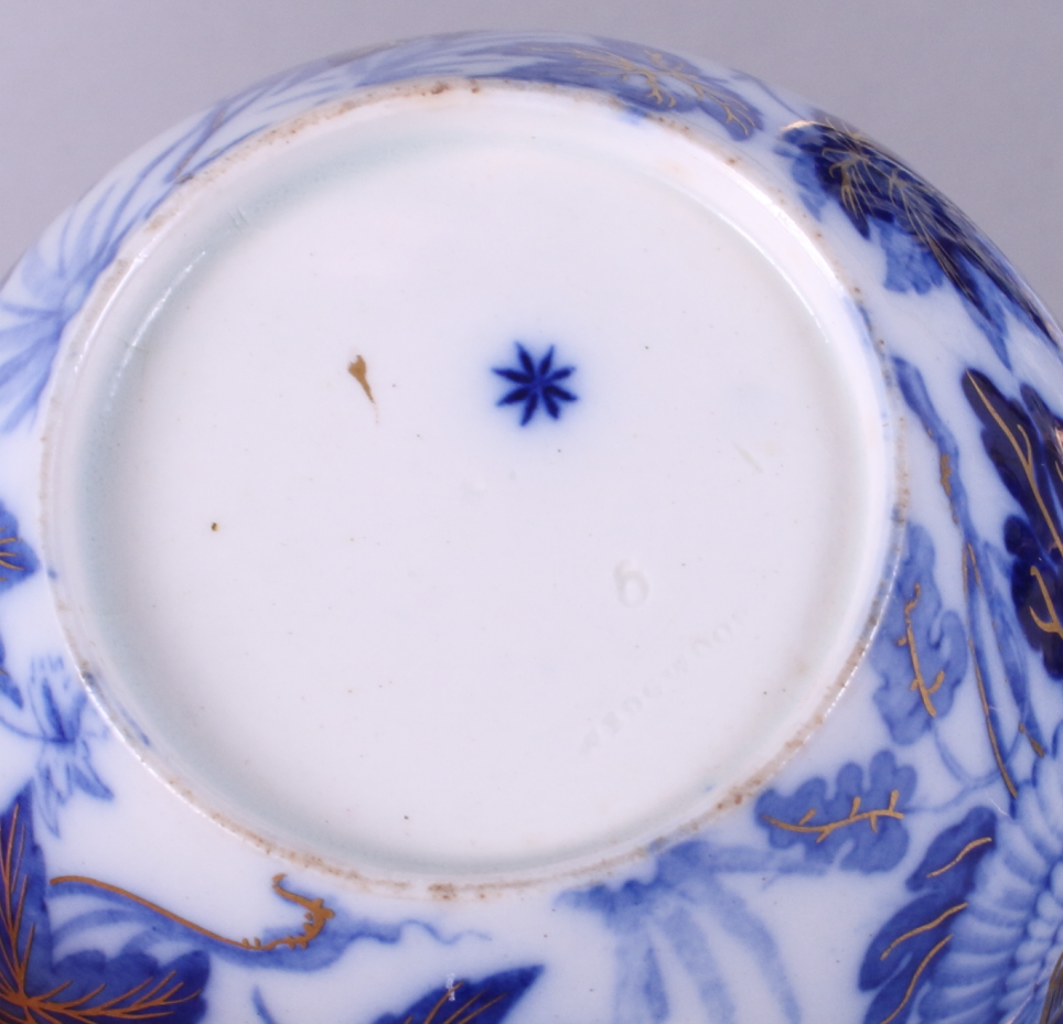 A pair of early 19th century Wedgwood pottery blue and white floral decorated tea cups and saucers - Image 5 of 7
