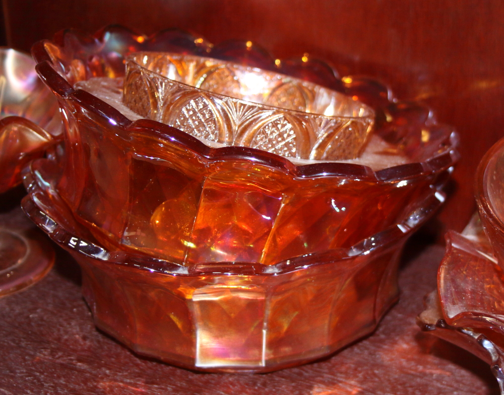 A collection of carnival glass dishes, including a blue/green dish decorated leaves and berries - Image 4 of 5