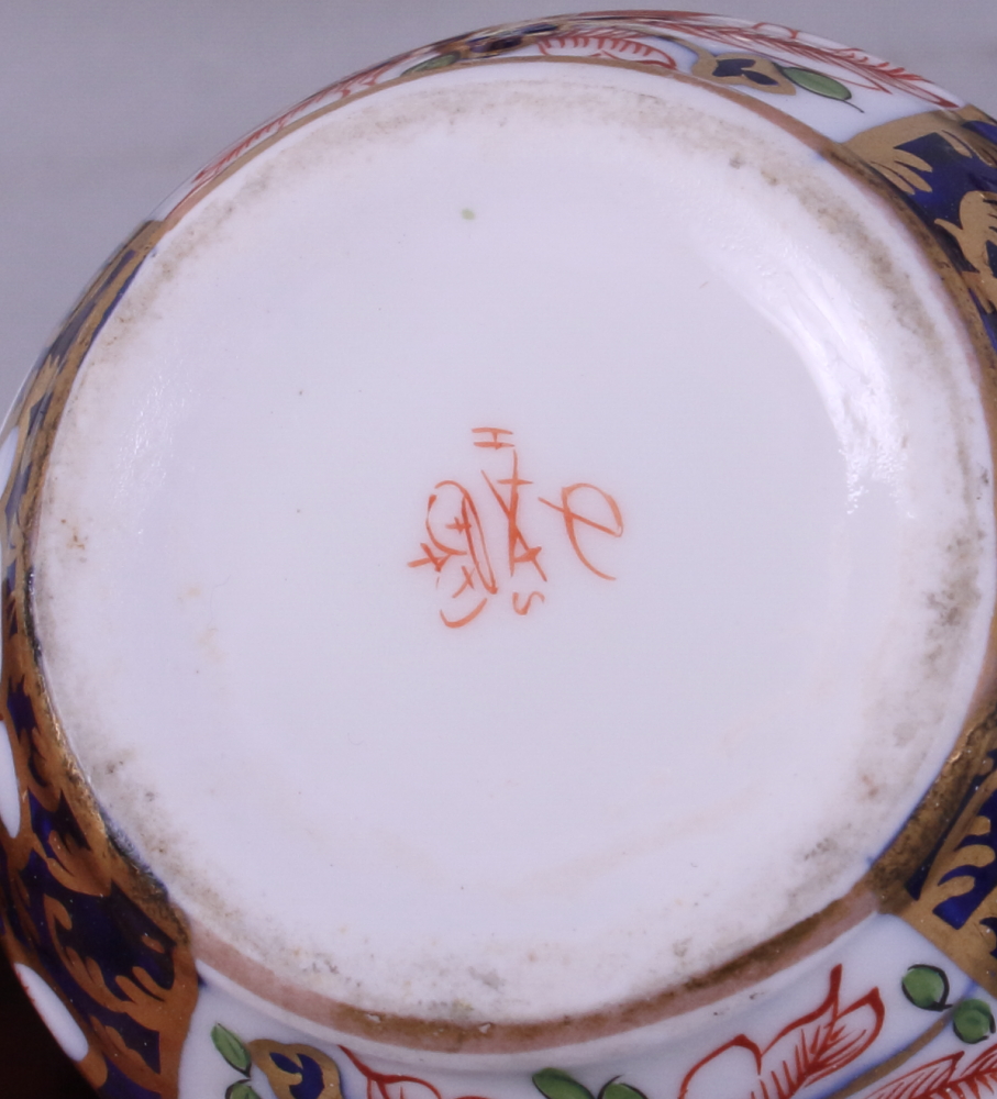 A collection of 18th and 19th century Derby porcelain cabinet cups and saucers, various - Image 15 of 15