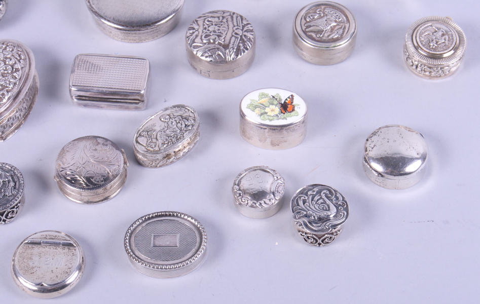 A collection of silver and white metal pill boxes, mostly with embossed decoration, 18.2oz troy - Image 5 of 5