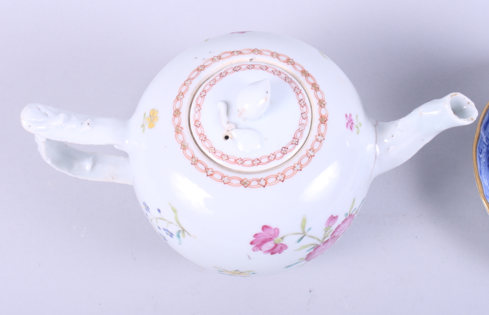 A 19th century Chinese porcelain teapot decorated floral sprays (hairline cracks), a 19th century - Image 4 of 16