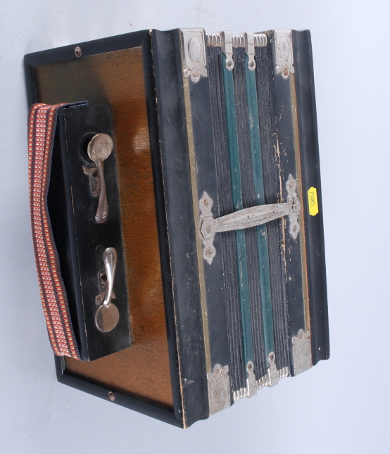 A Parsifal melodeon - Bild 2 aus 2