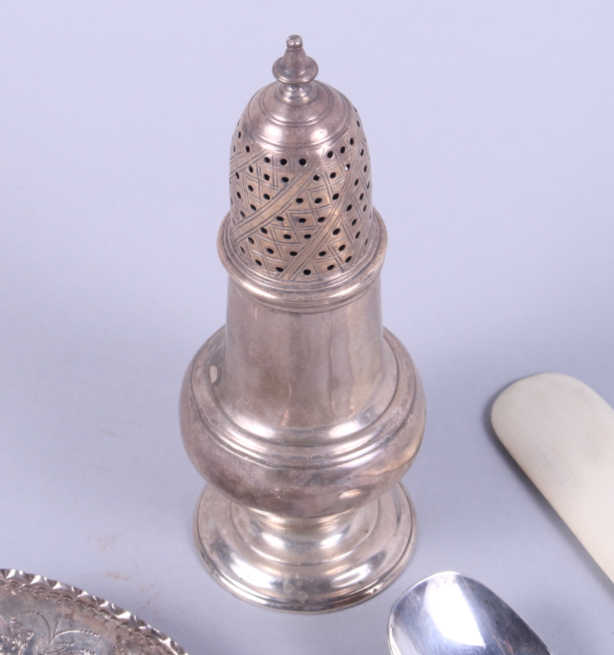 A Georgian design silver rattle with mother-of-pearl handle and ivory teething ring, a silver - Image 5 of 5
