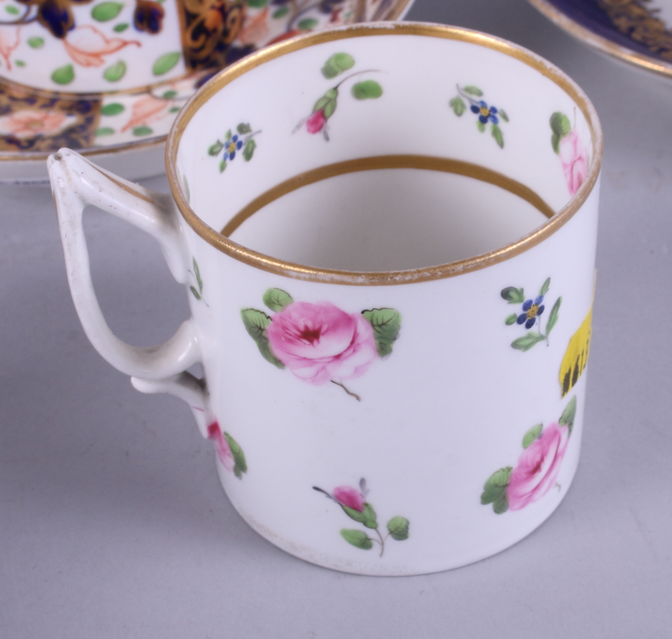 A collection of 18th and 19th century Derby porcelain cabinet cups and saucers, various - Image 12 of 15