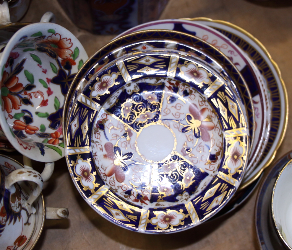 A Royal Crown Derby Imari pattern serving dish, assorted Derby and other Imari pattern tea and - Image 13 of 20