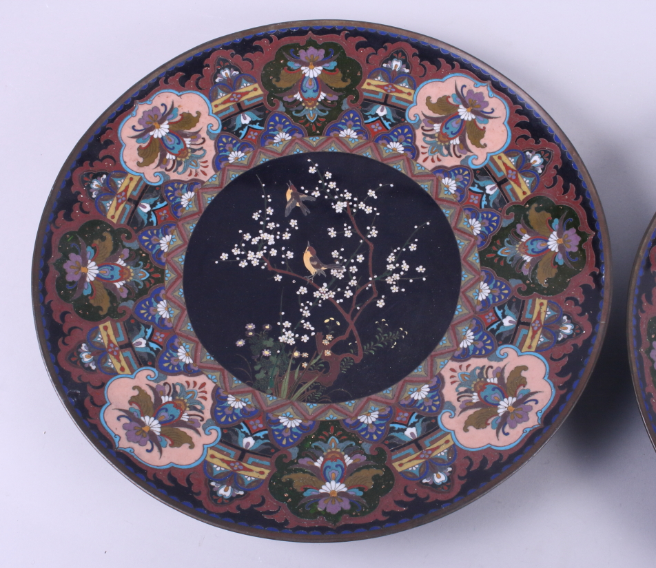 A pair of Japanese cloisonne chargers with bird and tree centres, 14" dia (one a/f) - Image 2 of 8