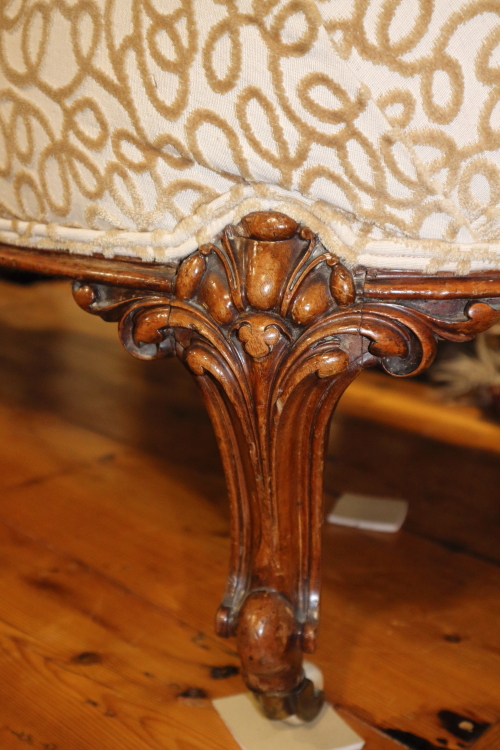 A mid Victorian carved walnut showframe chaise longue with serpentine seat rail, on cabriole - Image 2 of 3