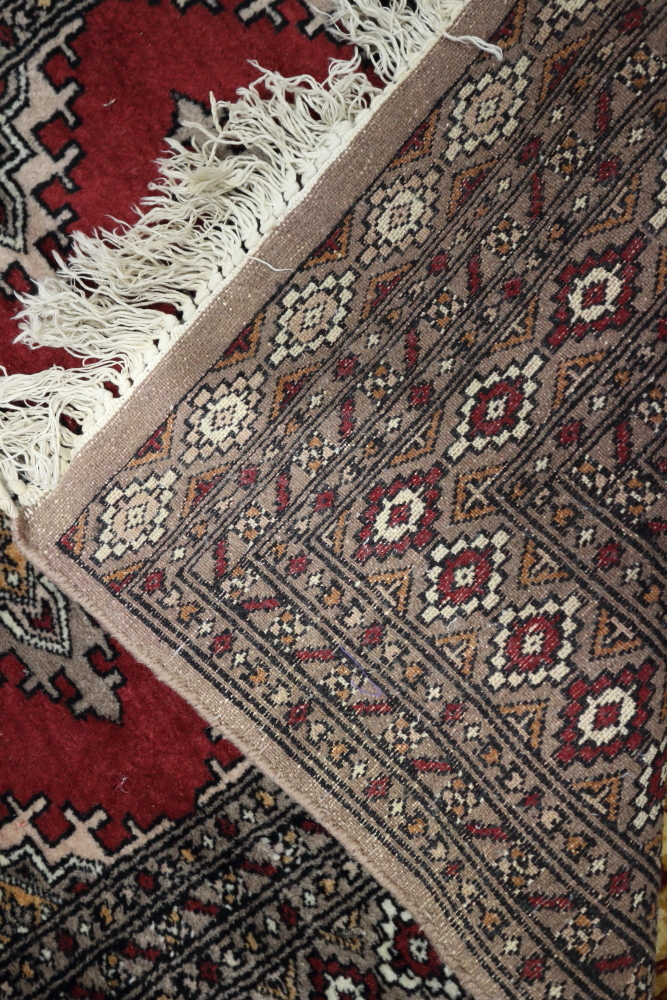 A Pakistan Bokhara rug with five star guls on a red ground, 64" x 38" approx - Bild 2 aus 2