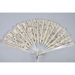 A late 19th century Honiton lace fan with mother-of-pearl sticks, 7 1/2" long