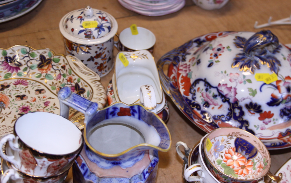 A Royal Crown Derby Imari pattern serving dish, assorted Derby and other Imari pattern tea and - Image 3 of 20