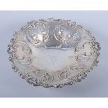 A Victorian silver fruit bowl with pierced and engraved decoration, on three scroll feet, 17.5oz