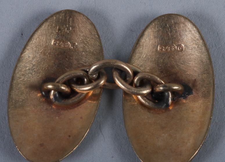 A pair of 9ct gold cufflinks with engine turned decoration and a yellow metal chain, 8g gross - Image 2 of 3