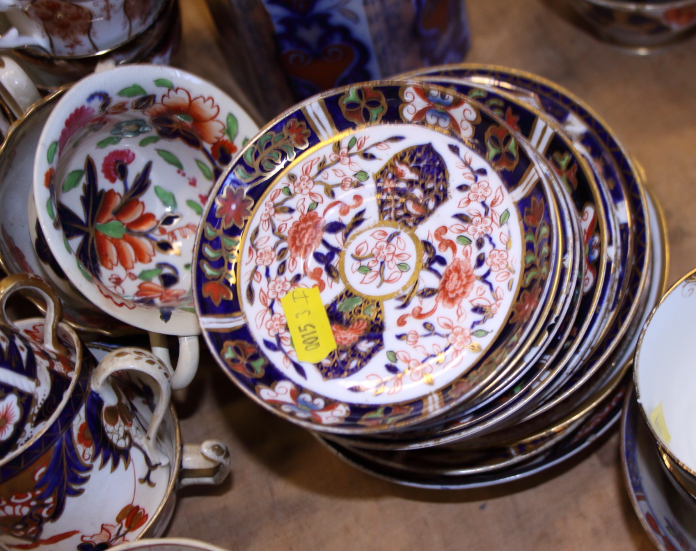 A Royal Crown Derby Imari pattern serving dish, assorted Derby and other Imari pattern tea and - Image 10 of 20