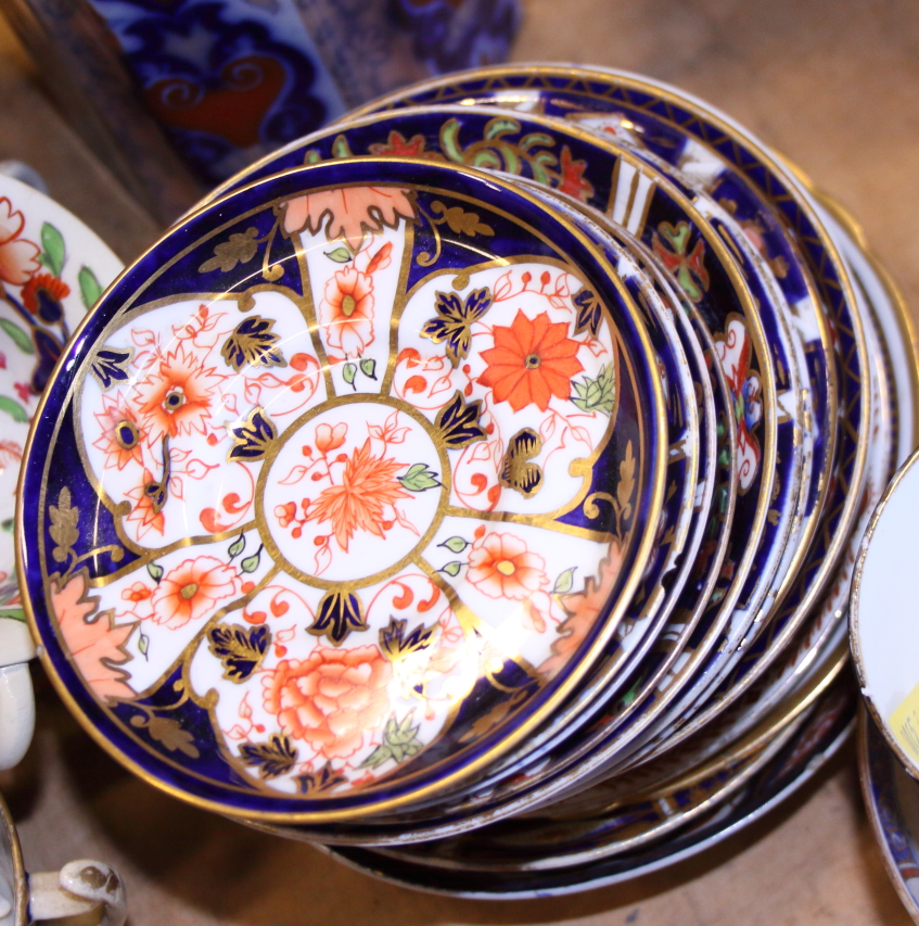 A Royal Crown Derby Imari pattern serving dish, assorted Derby and other Imari pattern tea and - Image 12 of 20