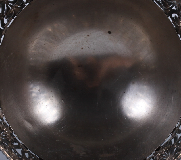 A George V silver pedestal bowl with pierced leaf and scroll decoration, on turned base and reeded - Image 2 of 4